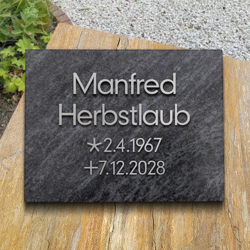 Grabplatte matt satiniert, Schrift in Aluminium | Modell 44 Grabplatte matt satiniert, Schrift in Aluminium | Modell 44