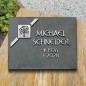 Grabplatte matt satiniert, Ornament diagonal und Schrift in Aluminum | Modell 42